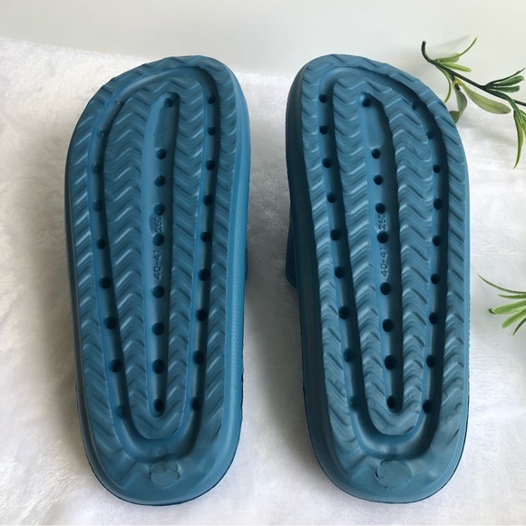 Women’s Blue Lightweight Non-Slip Slides/Slippers, Size 8, NWOT - Picture 4 of 4